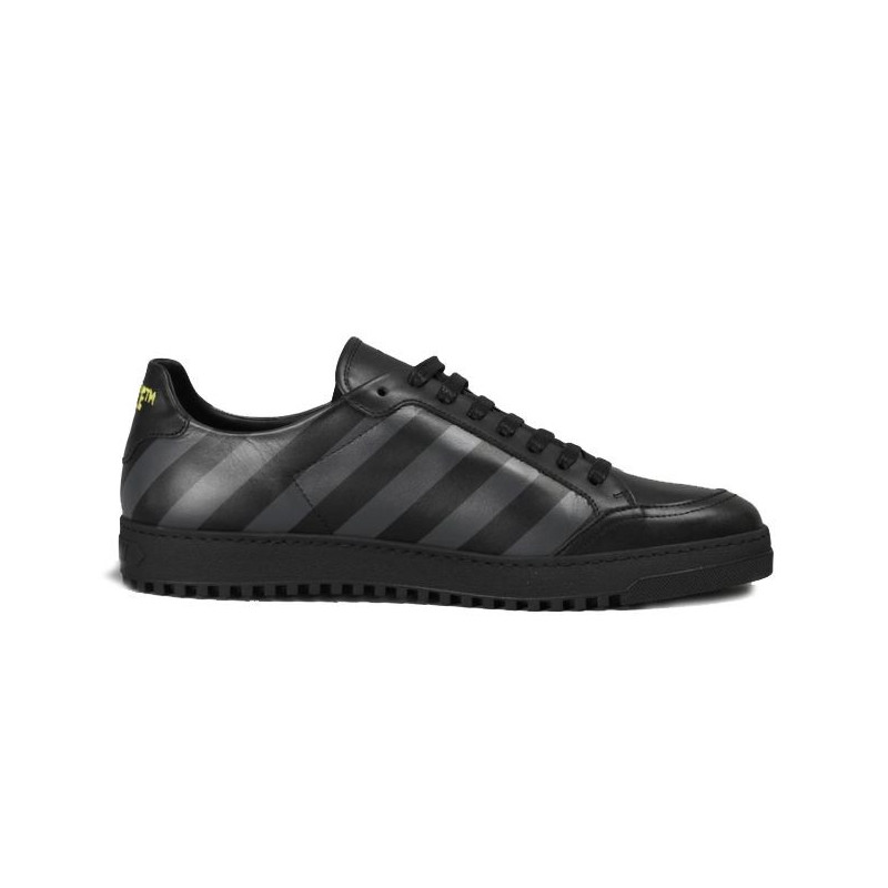 Sneaker Di Pelle Di Vitello Nera - EU38/US8