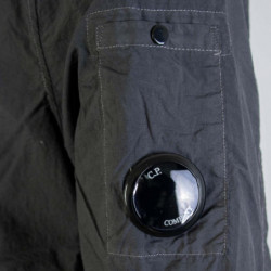 Giacca nera sopra la camicia CP Company - M