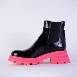 Stivaletti Chelsea in pelle nera con suola rosa fluo - EU40/US10