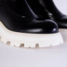 Stivaletti Chelsea in pelle nera con suola bianca - EU37/US7
