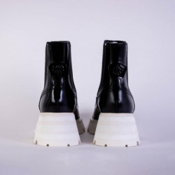 Stivaletti Chelsea in pelle nera con suola bianca - EU37/US7