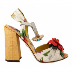 Scarpe di seta con sandali...