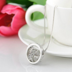 Collana con pendente anello...