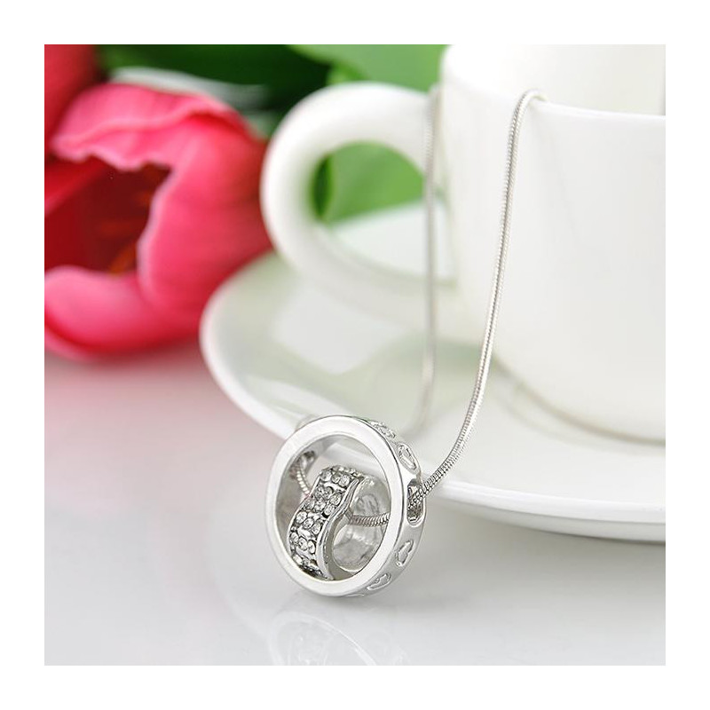 Collana con pendente anello e cuore ricoperto di strass-Colore Argento